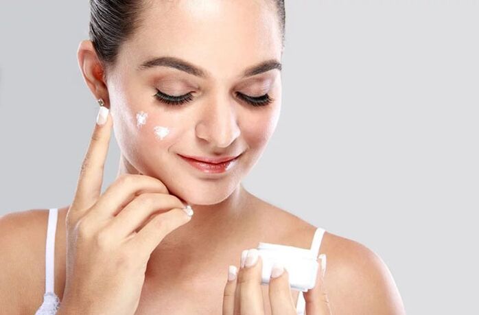 Before using the massage, apply cream on your face